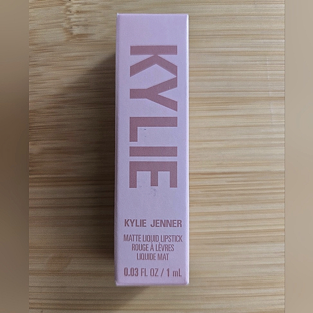 Kylie Cosmetics Lash & Lip Bundle - NWT - Mary Jo K - Picture 2 of 10